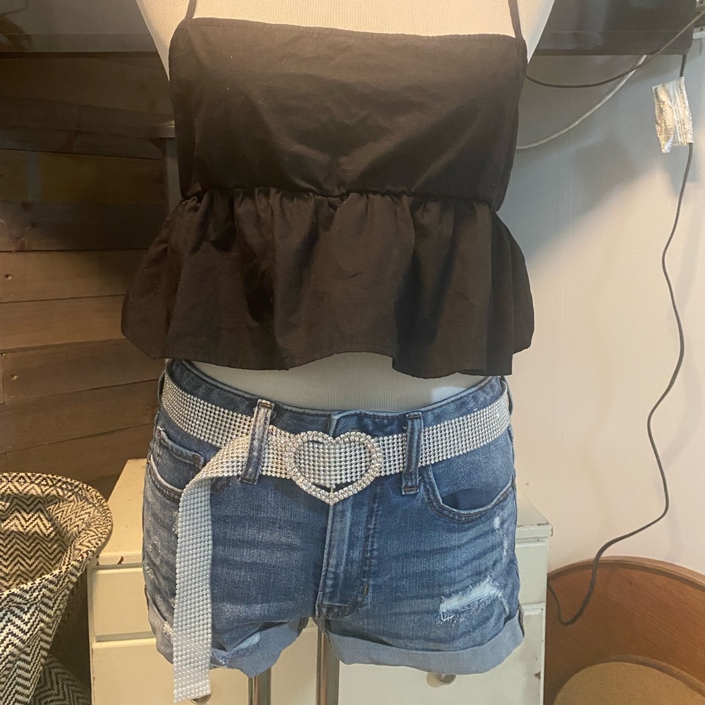 Gently used express jean shorts and black crop top